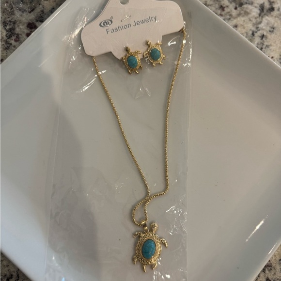 Fashion Jewelry Gold Turquoise Turtle Pendant Necklace and Earring Set - Picture 3 of 5
